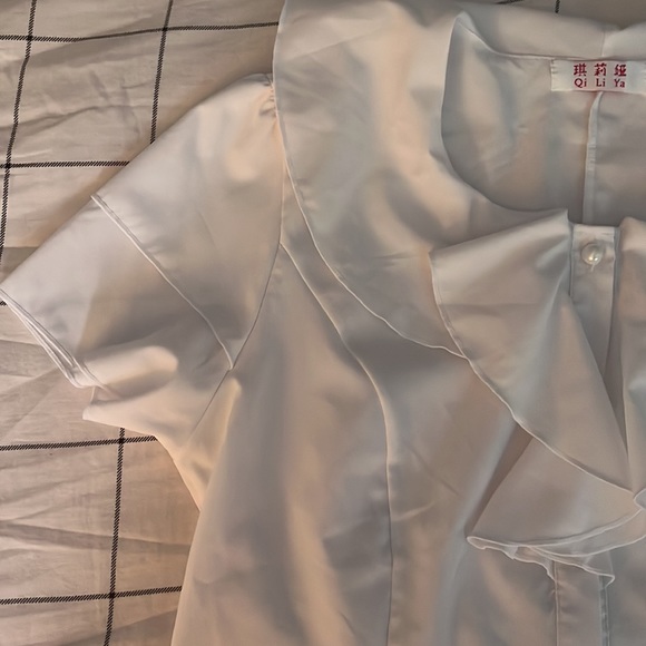 SOLD - White Ruffle Front Pearl Button Down Blouse Size XL (Check Measurements) - Picture 3 of 5